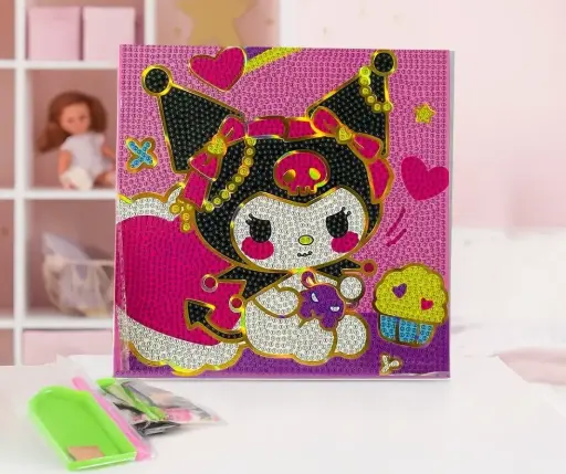 [ADOC-47] Cuadro pintura diamantes 20x20 cm Kuromi Cupcake  Foil Dorado 